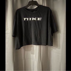NEVER WORN woman’s plus size Nike crop top 2X
